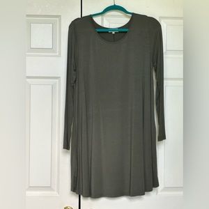 Piko Dress. Like New.  Green.  Very comfortable!